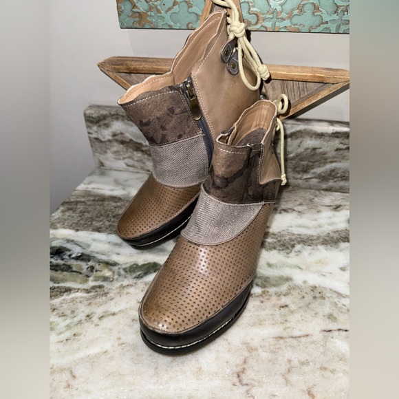 Elite by Corkys Rags Bootie 7 - Picture 13 of 14